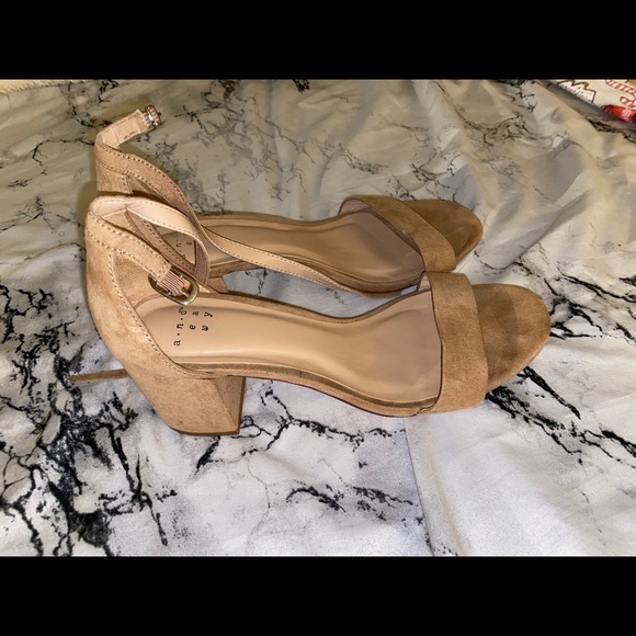 Little heels - Picture 2 of 2